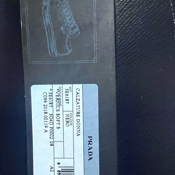 Beautiful well kept Authentic Prada flats - Picture 2 of 4